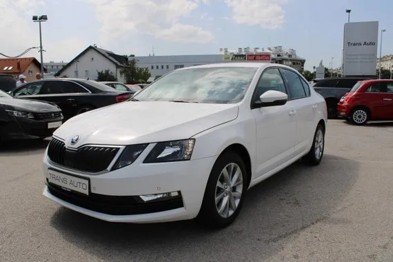 Škoda Octavia 1.6 TDI DSG *Navigacija* Image 1